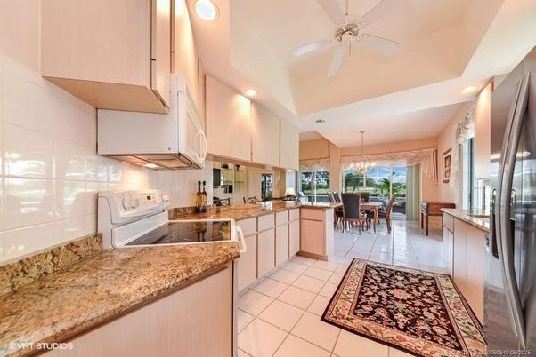 Chandelier, Dining room, Interior, Kitchen, Recessed Lighting