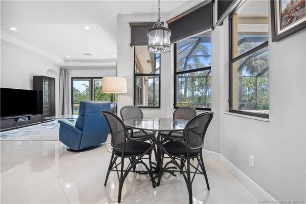 Dining room, Interior, Pendant Lights, Recessed Lighting