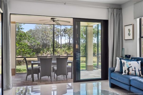 Dining room, Interior