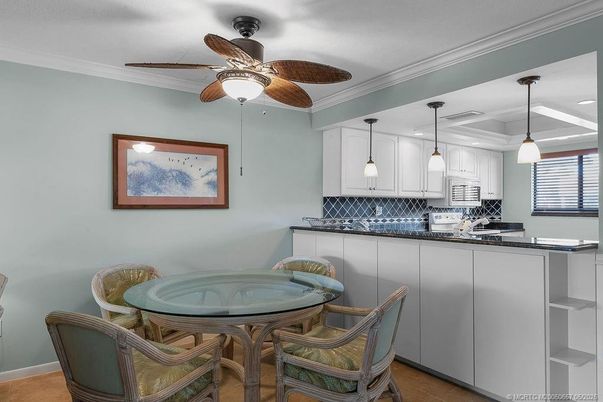 Dining room, Interior, Kitchen, Pendant Lights, Recessed Lighting