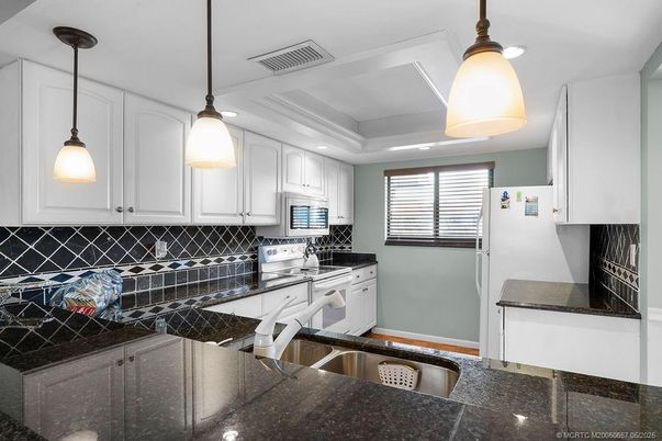 Interior, Kitchen, Pendant Lights, Recessed Lighting