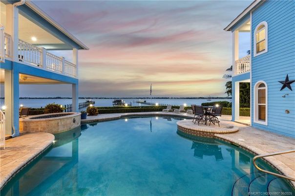 Exterior, Pool, Water