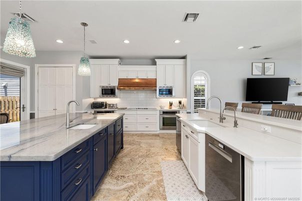 Interior, Kitchen, Pendant Lights, Recessed Lighting, Stainless Steel Appliances
