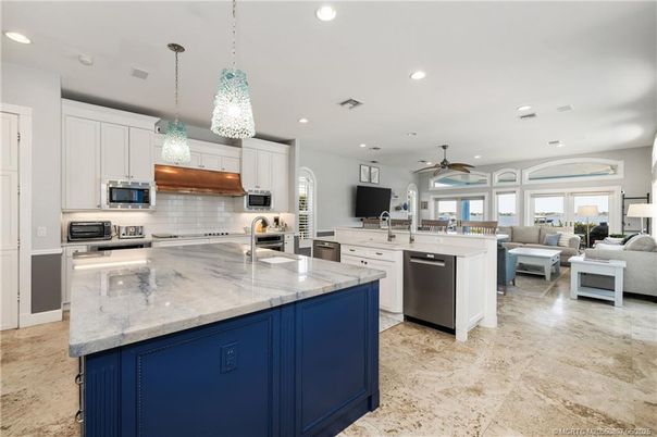 Interior, Kitchen, Living room, Pendant Lights, Recessed Lighting, Stainless Steel Appliances