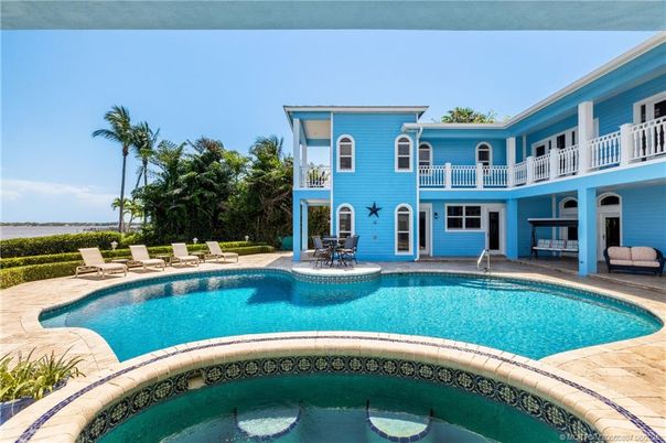 Exterior, Pool, Water