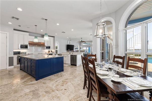Dining room, Interior, Kitchen, Pendant Lights, Recessed Lighting, Stainless Steel Appliances