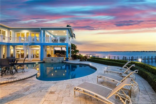 Exterior, Pool, Water