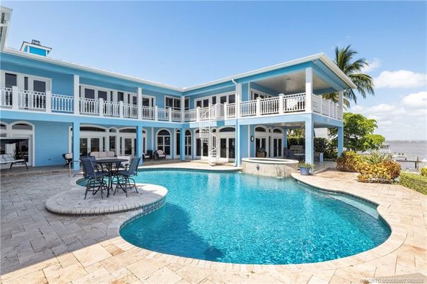 Exterior, Pool, Water