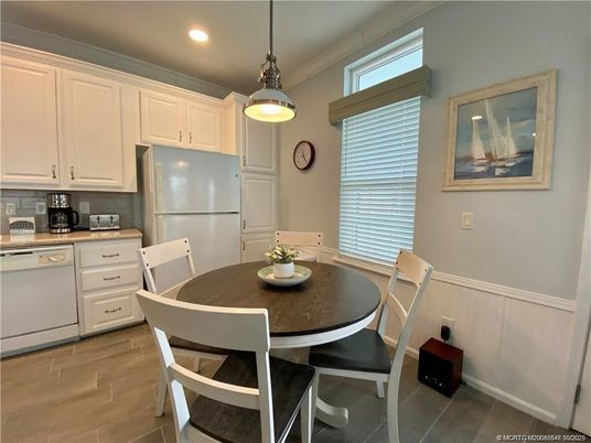 Dining room, Interior, Kitchen, Pendant Lights, Recessed Lighting, Wood Texture Flooring