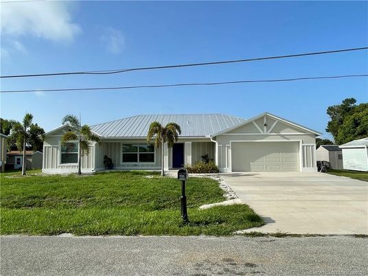 Attached, Exterior, Facade, Ranch