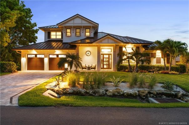Attached, Exterior, Facade, Farmhouse