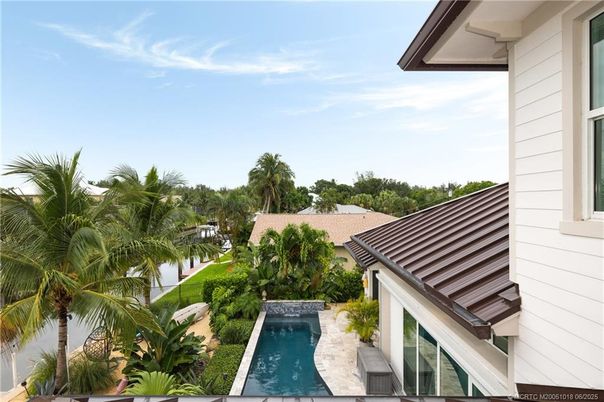 Exterior, Pool, Other