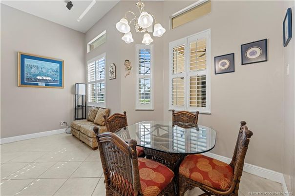 Chandelier, Dining room, Interior