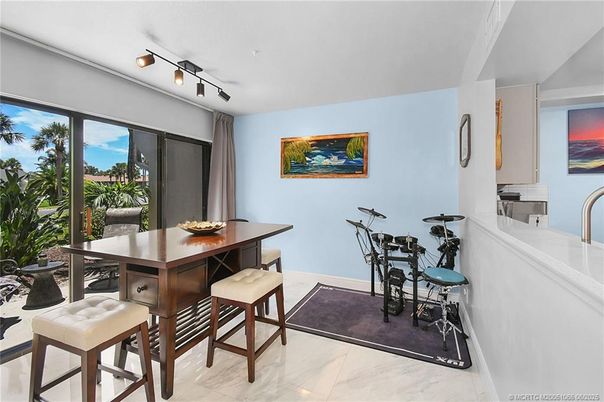 Dining room, Interior, Marble