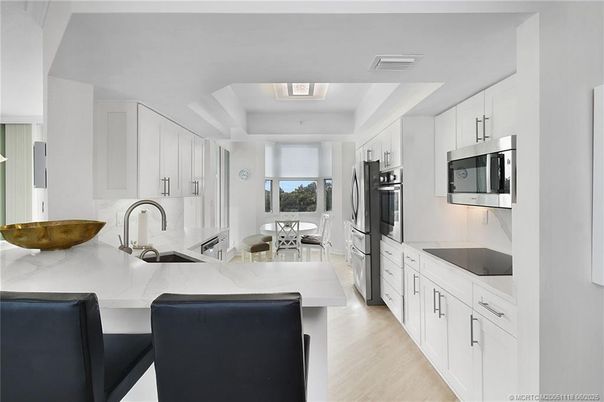 Dining room, Interior, Kitchen, Stainless Steel Appliances, Wood Texture Flooring