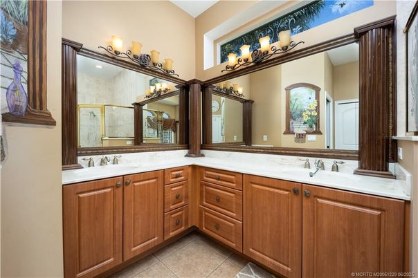 Bathroom, Dual Sink Vanities, Interior