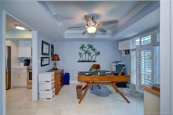 Home Office, Interior