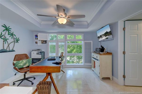 Home Office, Interior