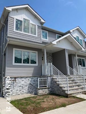 Exterior, Facade, American Craftsman
