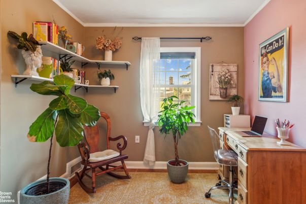 Home Office, Interior