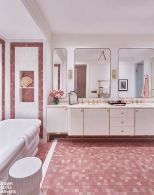 Bathroom, Dual Sink Vanities, Interior