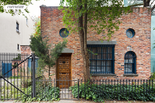 Exterior, Facade, Brick Facade, Rowhouse
