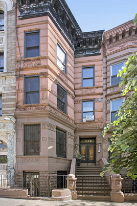 Exterior, Facade, Brownstone
