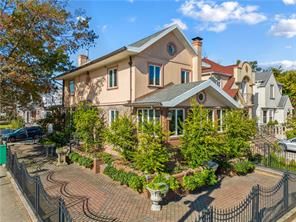 Exterior, Facade, Queen Anne Victorian