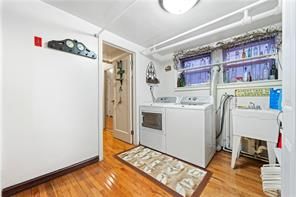 Interior, Washer, Wood Texture Flooring