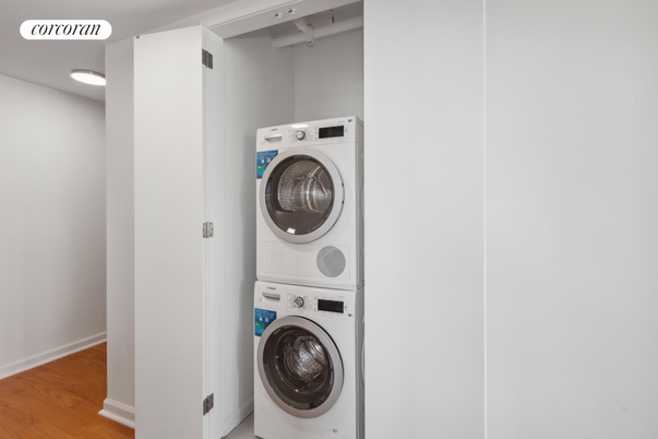 Interior, Utility Closets, Washer, Wood Texture Flooring