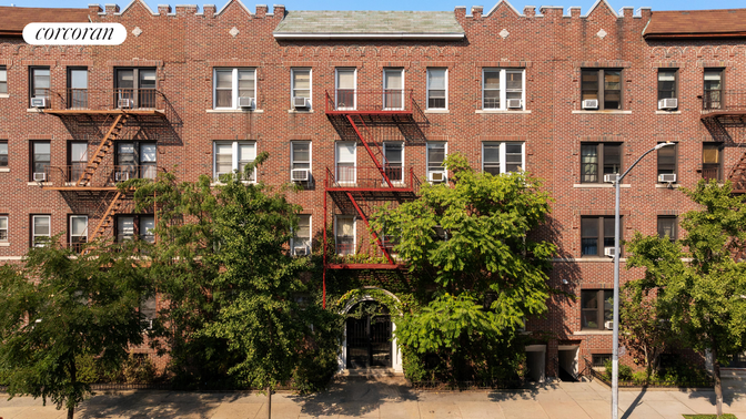 Exterior, Facade, Brick Facade, Rowhouse