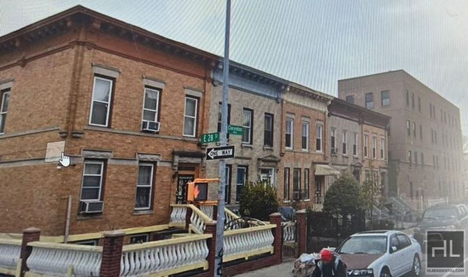 Exterior, Facade, Brick Facade, Rowhouse