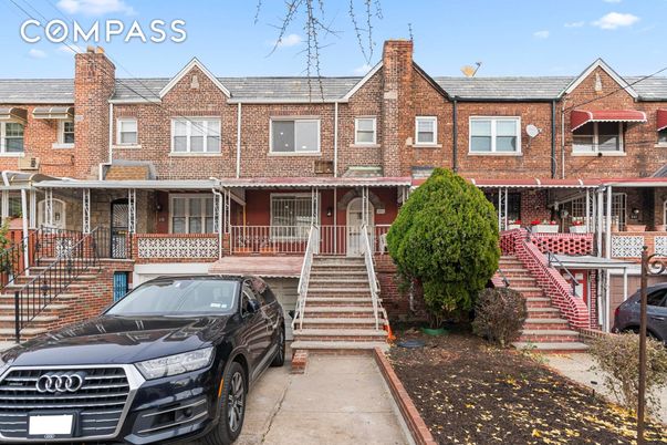 Exterior, Facade, Brick Facade, Rowhouse