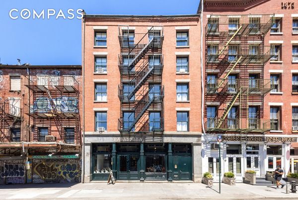Exterior, Facade, Brick Facade, Rowhouse