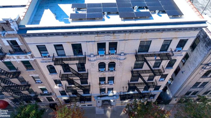 Exterior, Facade, Solar Panels, Rowhouse