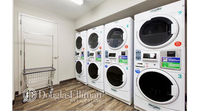Interior, Utility Closets, Washer, Wood Texture Flooring