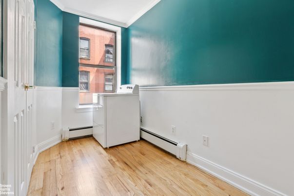 Interior, Washer, Wood Texture Flooring