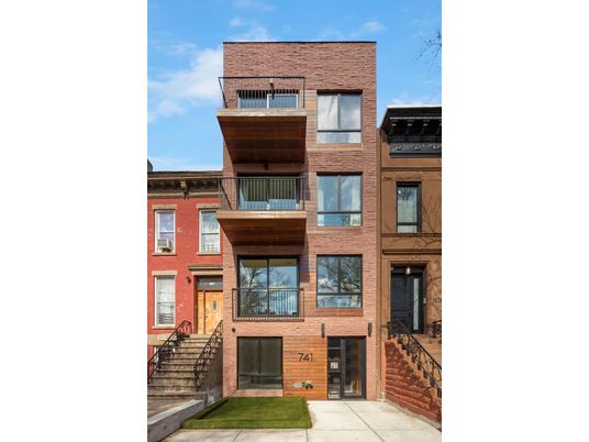 Exterior, Facade, Brick Facade, Rowhouse