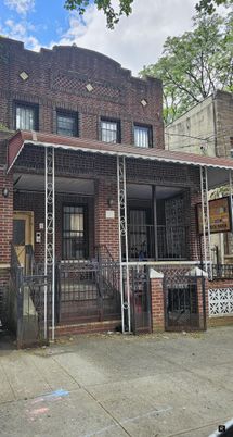 Exterior, Facade, Brick Facade, Rowhouse