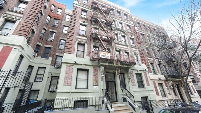 Exterior, Facade, Brick Facade, Rowhouse