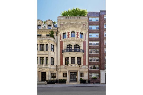 Exterior, Facade, Brick Facade, Rowhouse