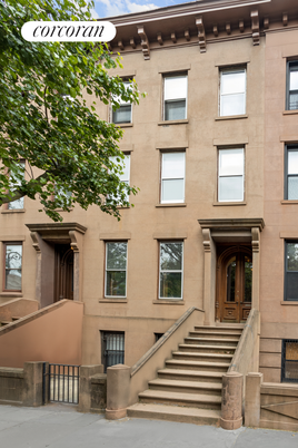 Exterior, Facade, Brownstone