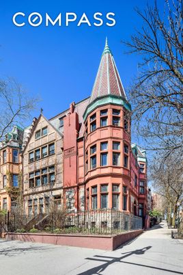 Exterior, Facade, Queen Anne Victorian