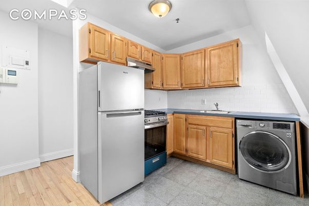 Interior, Kitchen, Washer, Wood Texture Flooring