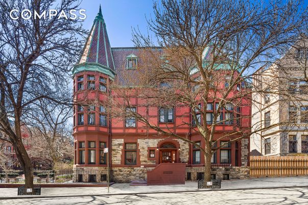 Exterior, Facade, Queen Anne Victorian