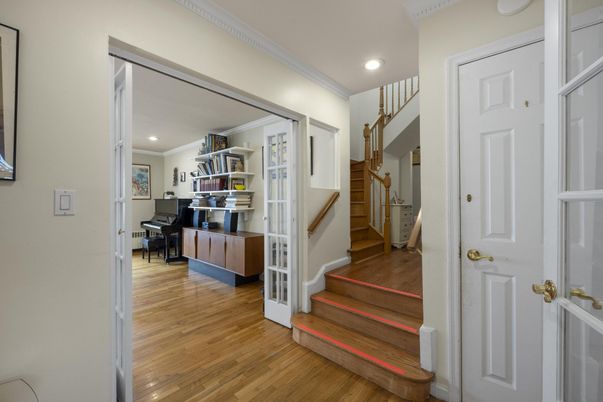 Interior, Piano, Recessed Lighting, Wood Texture Flooring