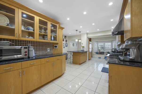 Dining room, Interior, Kitchen, Pendant Lights, Recessed Lighting, Stainless Steel Appliances