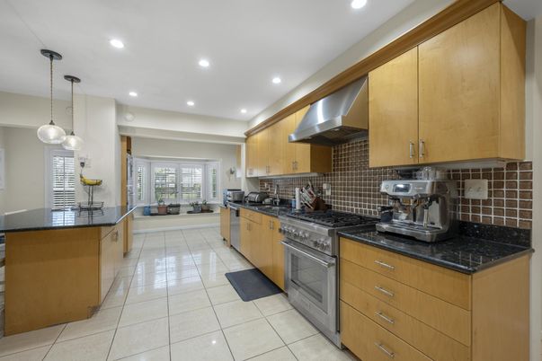 Dining room, Interior, Kitchen, Pendant Lights, Recessed Lighting, Stainless Steel Appliances