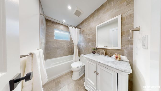Bathroom, Interior, Recessed Lighting