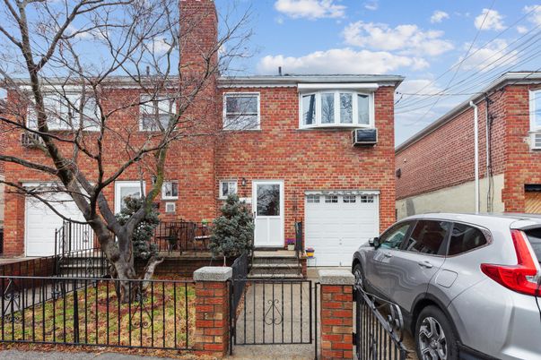 Attached, Exterior, Facade, Brick Facade, Rowhouse